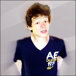 Comment s'appelle ce Youtubeur ?