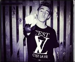 Comment s'appelle ce Youtubeur ?