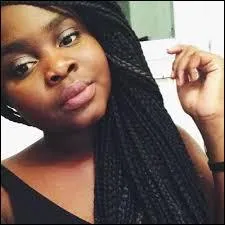 Comment s'appelle cette Youtubeuse ?