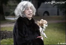 Comment s'appelle la voisine qui se fera passer pour morte ?