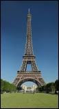Pour quelle raison a été construite la tour Eiffel à l'origine ?