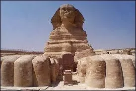 Quel est le poids du sphinx de Gizeh en tonnes ?