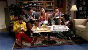 Question sur le générique : quelle est la dernière image que l'on voit avant celle de tout le monde sur le canapé ?