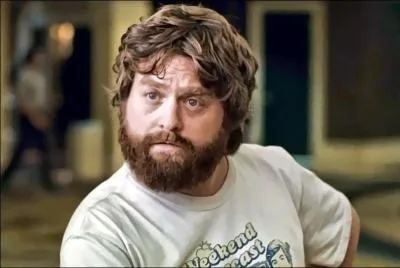 Alan Garner est bien le boulet par excellence et c'est pour cela qu'on l'adore. Dans quelle saga rend-il la vie bien difficile à ses amis ?