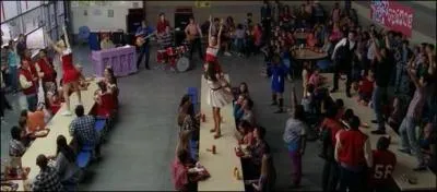 Quelle chanson les New Directions chante-t-il sur la photo ci-dessous ?