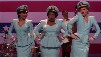 Comment s'appelle la nouvelle chorale de Shelby là où il y a Mercedes Santana et Brittany ?