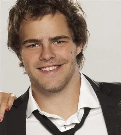 Quel aâge a Peter Lanzani ?