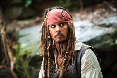 Jack Sparrow est clairement l'antihéros par excellence, tantôt adorable, tantôt détestable dans la saga "Pirate des Caraïbes", il n'en reste pas moins l'un des personnages les plus drôles du cinéma. Par quel acteur est-il incarné ?