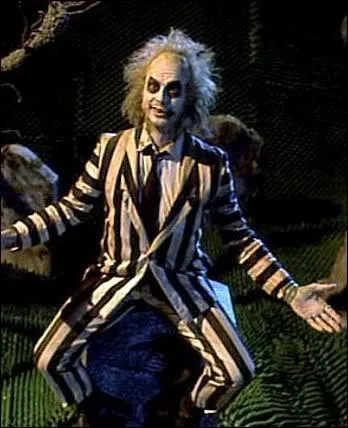 "Beetlejuice, Beetlejuice, Beetlejuice". Attention ! Derrière vous va peut être apparaître cet antihéros interprété par Michael Keaton dans un film de 1988 réalisé par ___.
