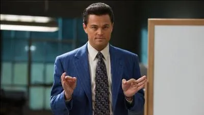 Voici Jordan Belfort l'escroc mais aussi le héros du film "Le Loup de Wall Street" sorti en 2013, quel est le métier de ce personnage incarné avec talent par Leonardo DiCaprio ?
