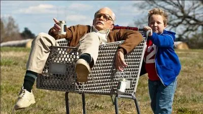 Terminons en douceur avec Irving Zisman le grand-père qui apprend la vie de manière assez décalée à son petit-fils dans le film "Bad Grandpa". De quelle célèbre troupe fait partie son interprète Jimmy Knoxvville ?