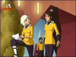 Qui appelle-t-elle "petit fr&egrave;re" au d&eacute;but de la saison 3 ?