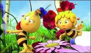 Maya rencontre une luciole dans le douzième épisode de la première saison. Comment s'appelle-t-elle ?