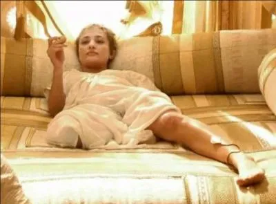 Opiomane, elle manifestait un intérêt pour les sciences et particulièrement pour les drogues et poisons, au point qu'elle avait fait procéder à des expériences sur des cobayes humains. Elle sera l'auteur d'un ouvrage sur la composition des médicaments. Comment se nomment ces textes ?