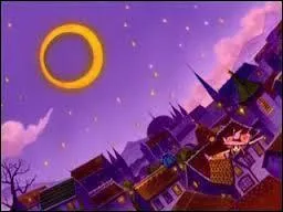 Comment s'appelle la ville principale du monde magique ?