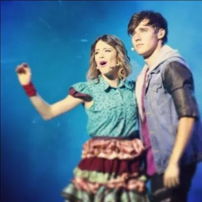 Le couple Leonetta s'est embrassé pendant le spectacle.