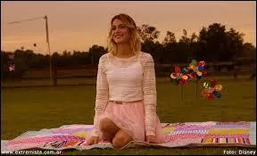 Quelle chanson chantent les élèves pour l'anniversaire de Violetta ?