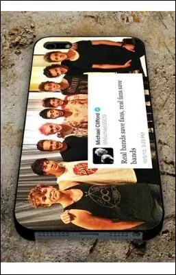 Quel autre célèbre groupe australien a fait la première partie de leur tournée et est même ami avec eux ?