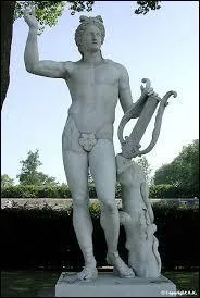 Apollon est le frère jumeau de :