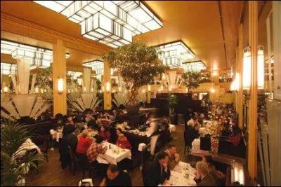 Fréquenté par Jean Cocteau, quel fut ce cabaret parisien de l'entre-deux-guerres, lieu de rendez-vous de nombreux artistes ?