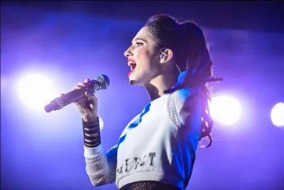 Y-a-t-il des moments acoustiques dans son concert ?