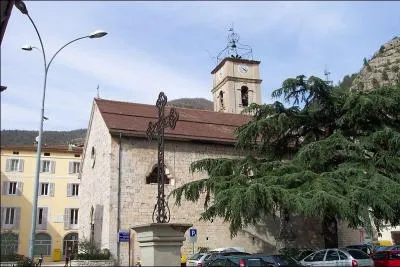 Nous ferons maintenant une halte dans l'église de Puget-Théniers dans les Alpes-Maritimes pour y admirer :