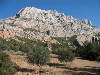 Quel est le point culminant de la montagne Sainte-Victoire dans les Bouches-du-Rhône ?