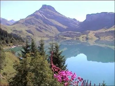 Dans quel département devrez vous vous rendre pour admirer le lac de barrage de Roselend ?