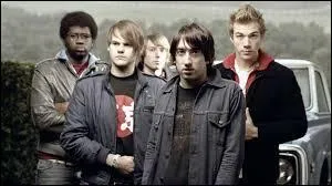 Lequel de ces groupes est l'auteur d'un album nommé "Stop" ?