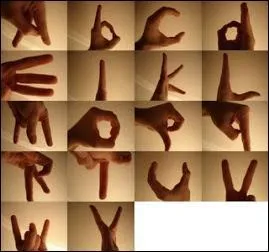 "Ah ! mes anges, j'ai bien peur qu'on ne corrompe entièrement la tragédie par toutes ces pantomimes de Mlle Clairon". Qu'entend-on par "pantomime" ?