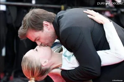 "De petites branches d'arbre l'amuseront autant que ces magnifiques colifichets". Qu'illustre le mot "colifichet" ?