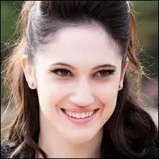 Dans quelle série joue-t-elle ?