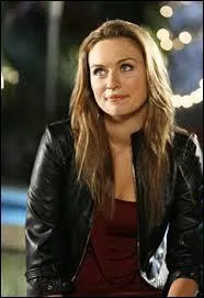 Comment s'appelle cette femme ?