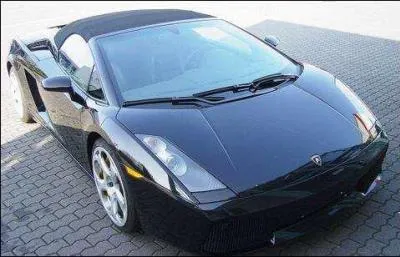 A qui appartient cette voiture ?