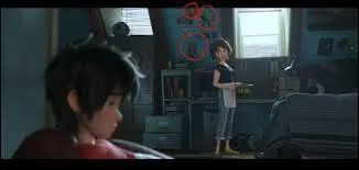 Qui est la dame qui s'occupe des deux jeunes garçons ?