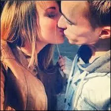 Squeezie est actuellement en couple avec : (juillet 2015)