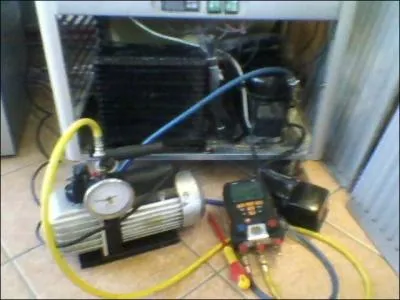 Quel est le titre d'habilitation d'un frigoriste dépanneur ?