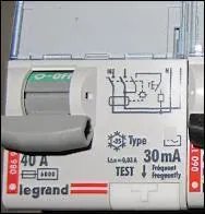 D'après cette photo, dans quel domaine de tension est cet interrupteur ?