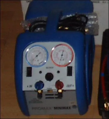 Quel est le domaine de tension de cette station de récupération de frigoriste ?