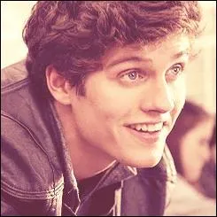 Quel acteur joue le rôle d'Isaac Lahey ?