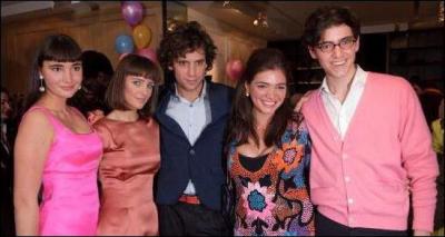 Combien Mika a-t-il de surs ?