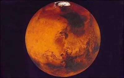 Cette planète est nommée la planète rouge, et c'est la plus proche de la Terre.