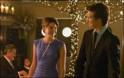 Qui offre une robe à Hazel ?