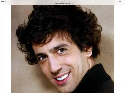 Qui chante "J'aime les moches" ?