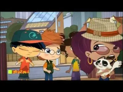 Vois-tu la chatte européenne située sur l'image ? Tu peux remarquer qu'elle n'a que trois pattes. Quand elle était encore une chatonne, elle a été renversée par une voiture. Quel est son nom ?