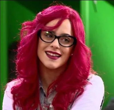 Pourquoi Violetta se déguise-t-elle en Roxy ?