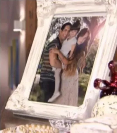 À quel âge Violetta a-t-elle perdu sa mère ?