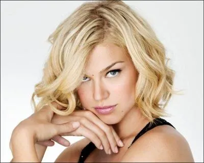 Que fait une blonde dans un cinéma ?