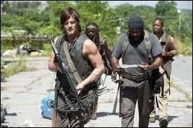 Daryl et son groupe finissent par rentrer avec les médicaments. Mais de quoi ne se doutent-ils pas ?