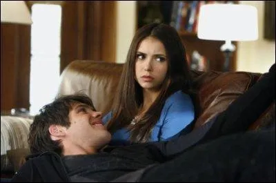 Chez qui vivent Elena et Jeremy dans la saison 1 ?